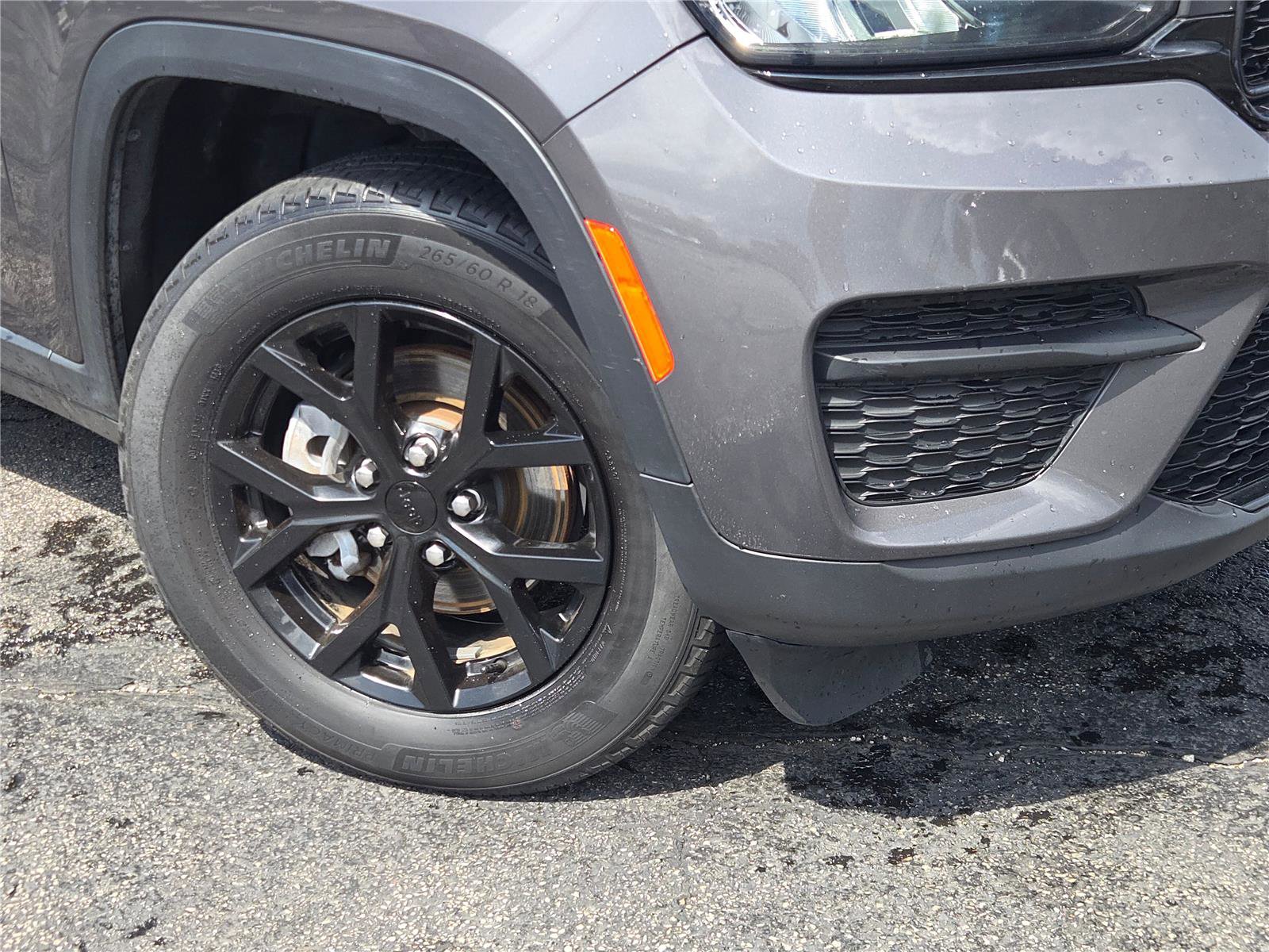 Used 2024 Jeep Grand Cherokee Altitude image 3