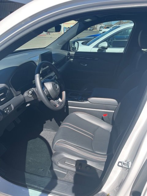 Certified 2025 Honda Pilot TrailSport image 11