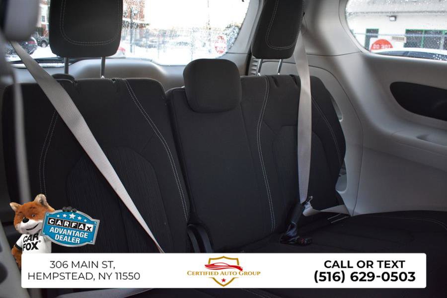 Used 2024 Chrysler Voyager LX image 30