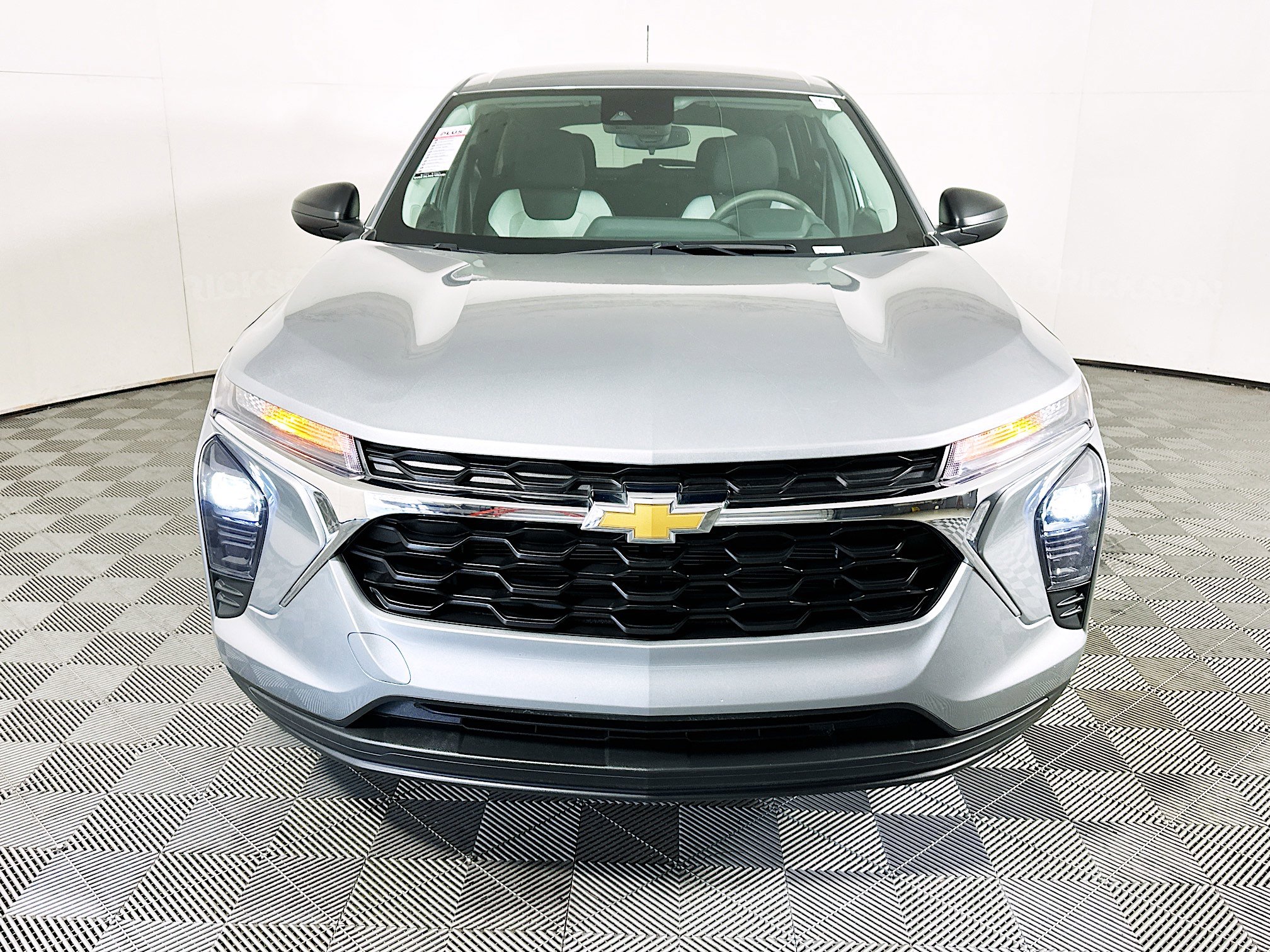 Used 2024 Chevrolet Trax LS w/ Driver Confidence Package image 8