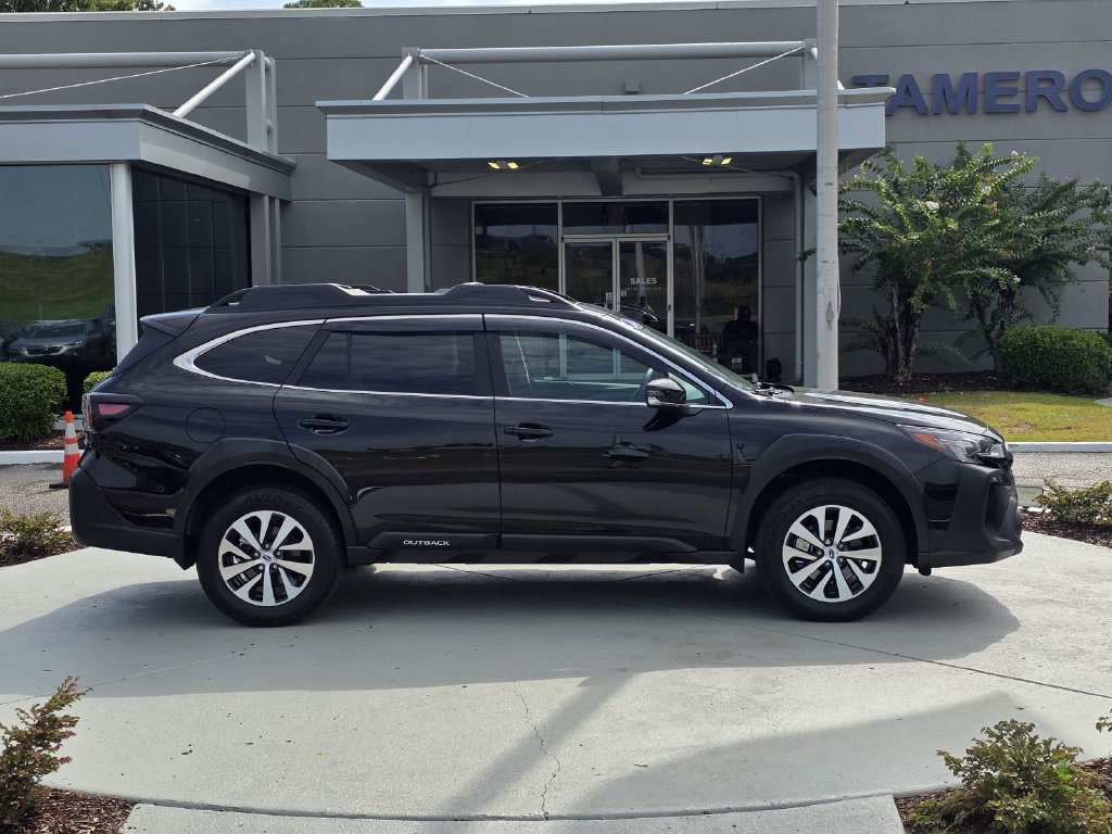 Used 2024 Subaru Outback Premium AWD/4WD image 31