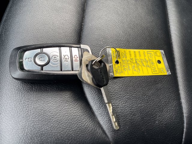 Used 2018 Ford Explorer XLT w/ Equipment Group 202A AWD/4WD image 25