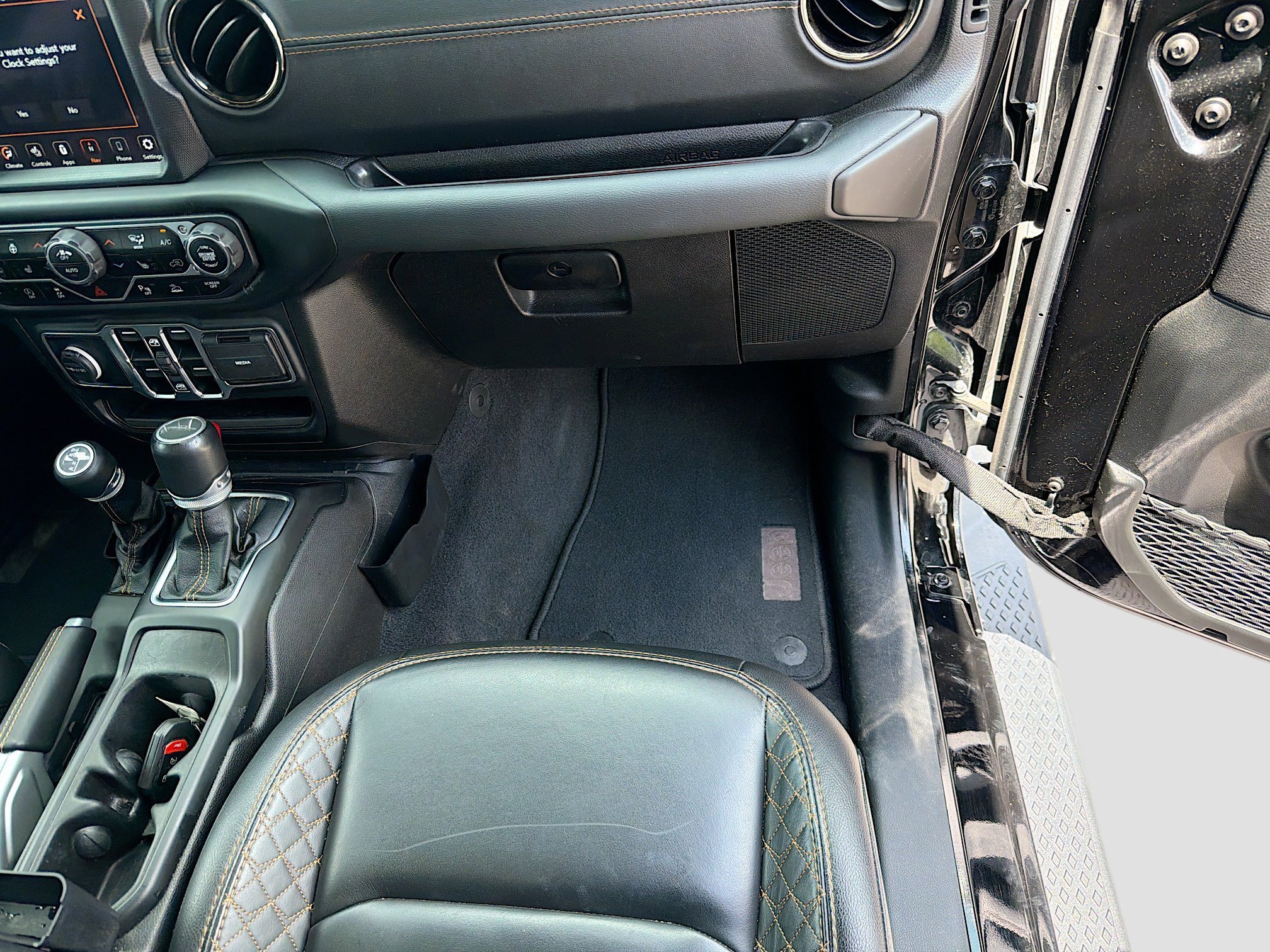 Used 2021 Jeep Gladiator Overland AWD/4WD image 15