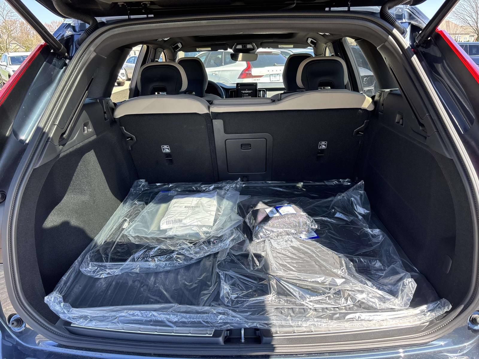 New 2026 Volvo XC60 B5 Plus w/ Protection Package Premier AWD/4WD image 9