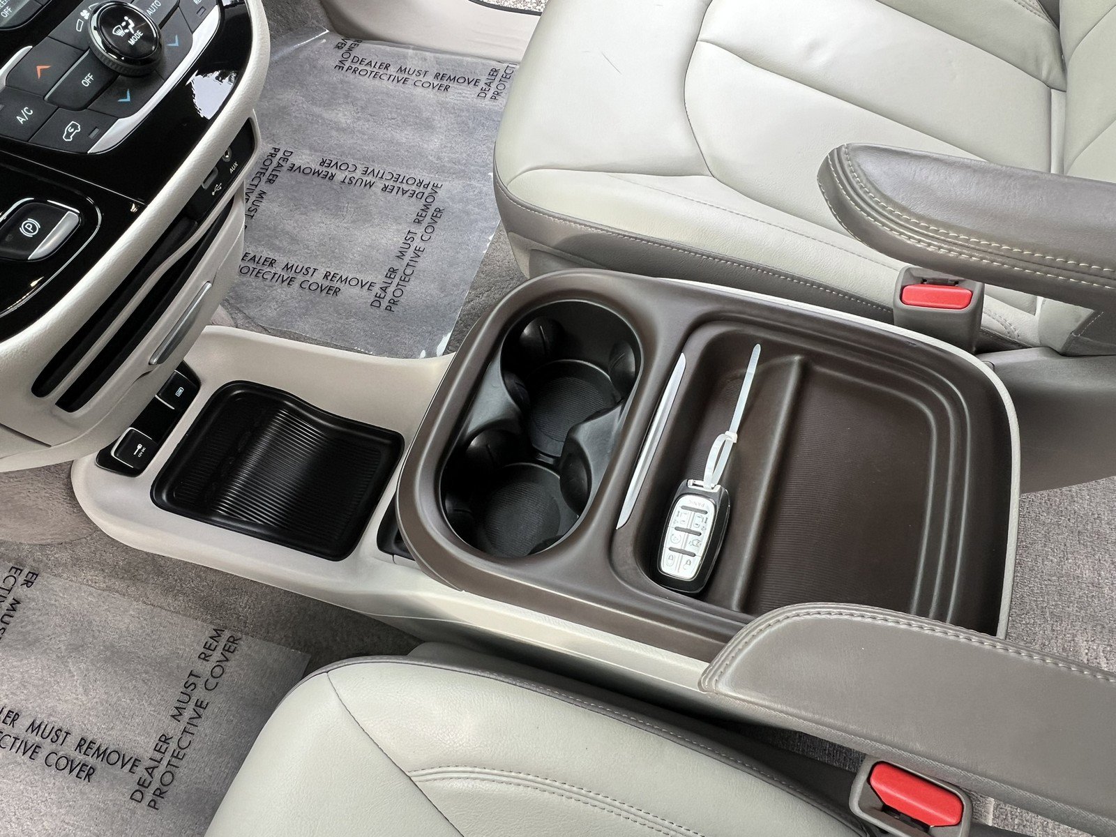 Used 2017 Chrysler Pacifica Touring-L w/ Tire & Wheel Group image 23