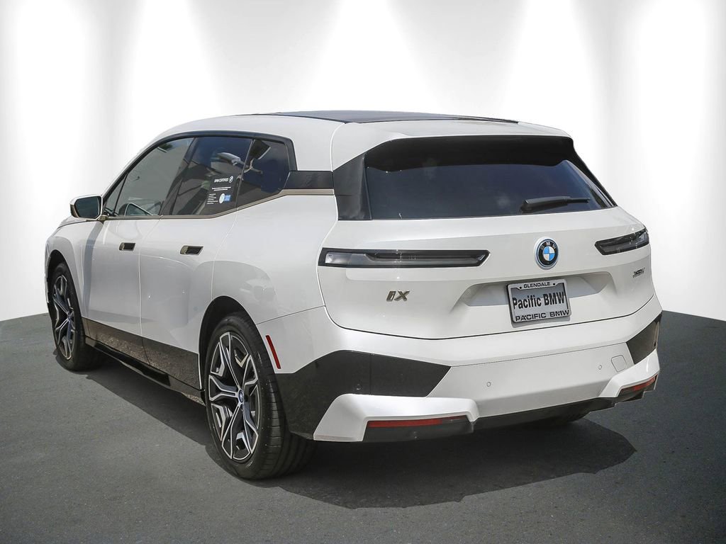 Certified 2024 BMW iX xDrive50 w/ Premium Package AWD/4WD image 4