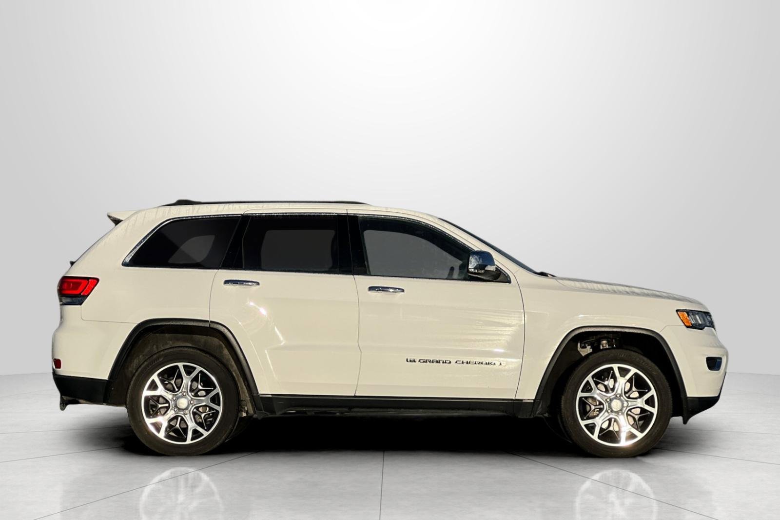 Used 2022 Jeep Grand Cherokee Limited image 3