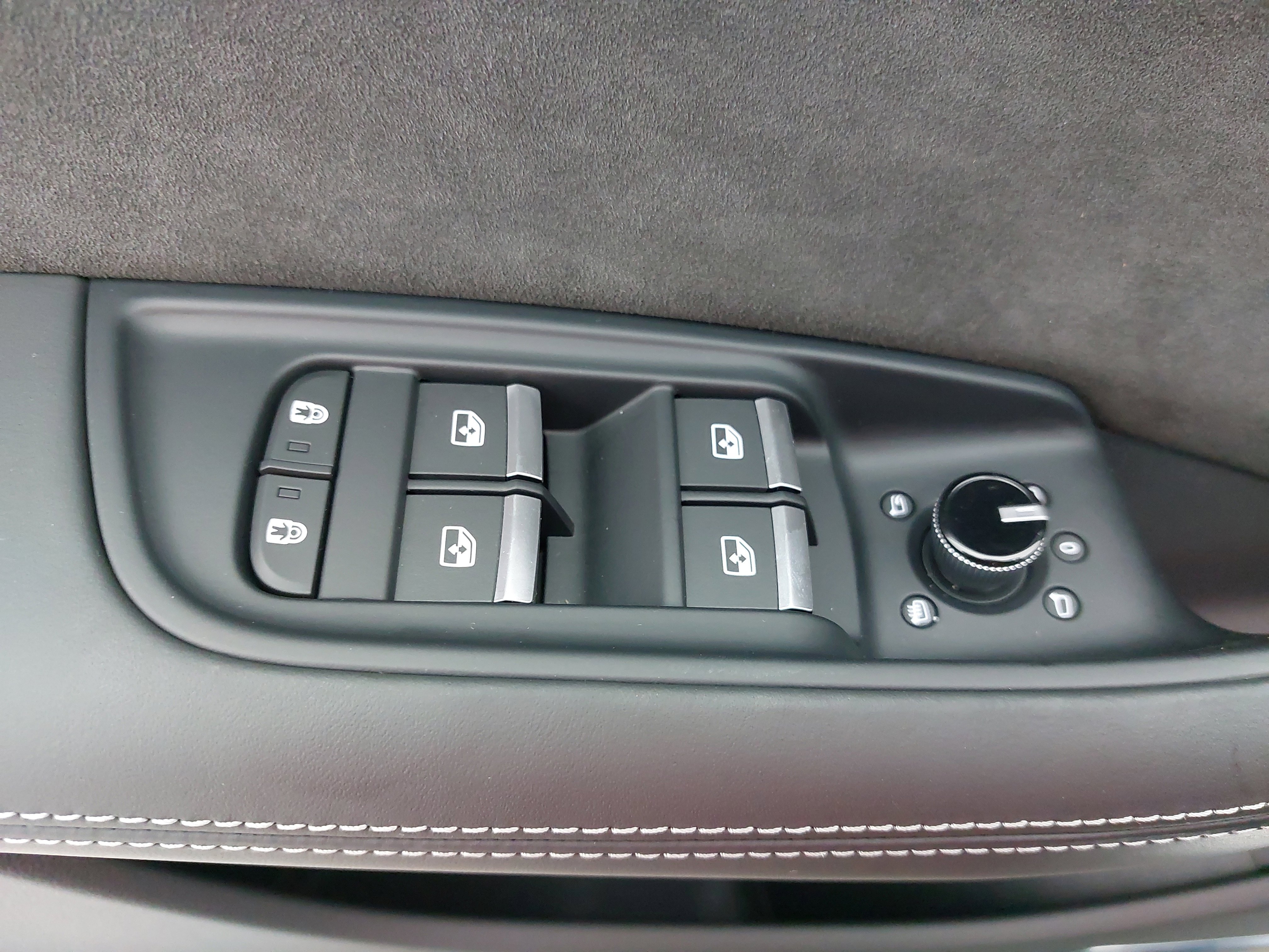 Used 2022 Audi RS Q8 4.0T image 30