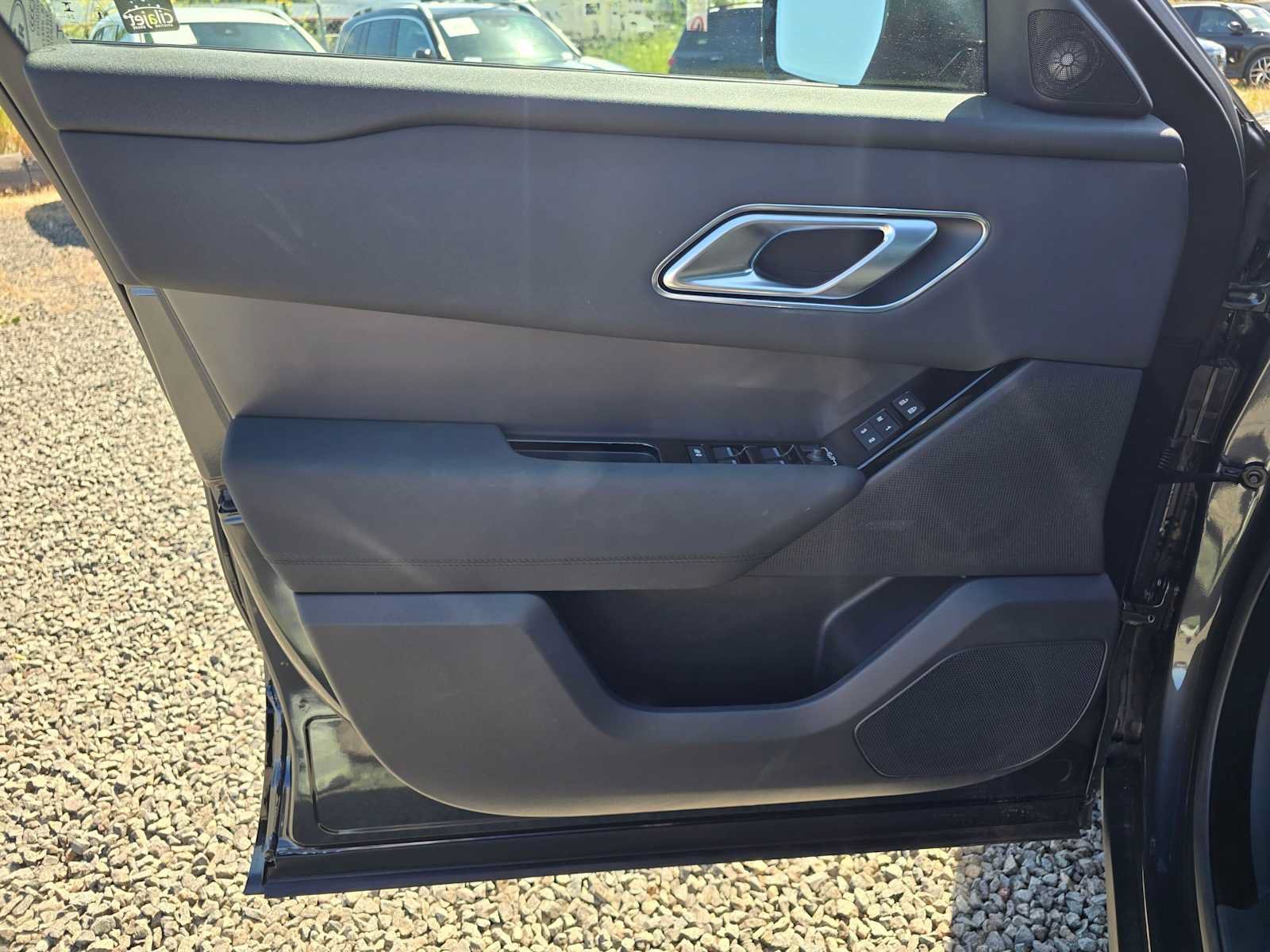 Used 2025 Land Rover Range Rover Velar Dynamic SE AWD/4WD image 19
