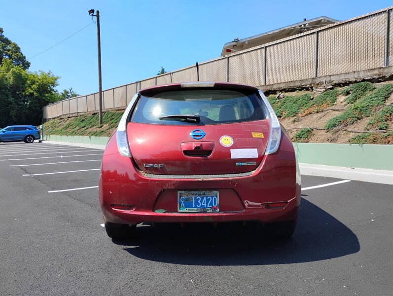 Used 2011 Nissan Leaf w/ Eco Design Pkg FWD image 6