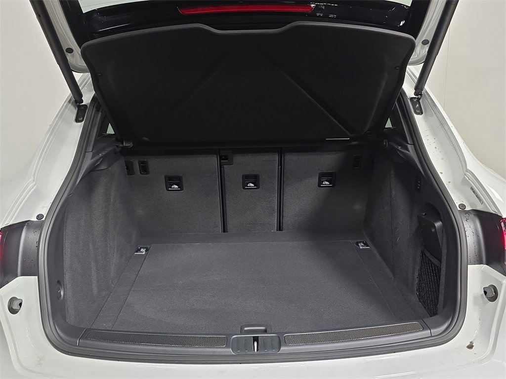 Certified 2025 Porsche Macan GTS image 25