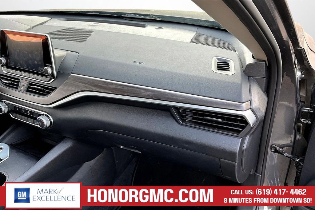 Used 2025 Nissan Altima 2.5 SV FWD image 25