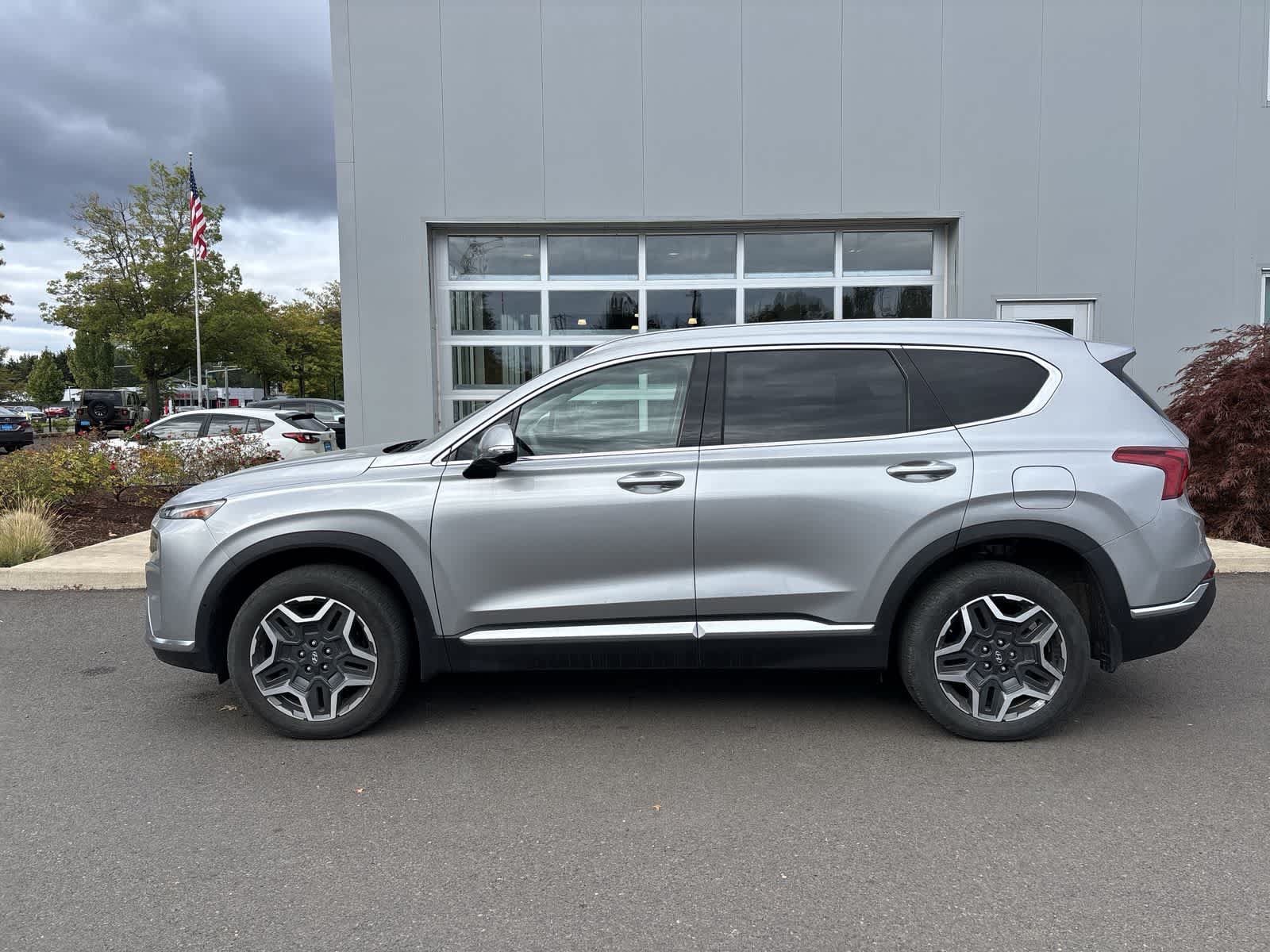 Used 2023 Hyundai Santa Fe Limited AWD/4WD image 2