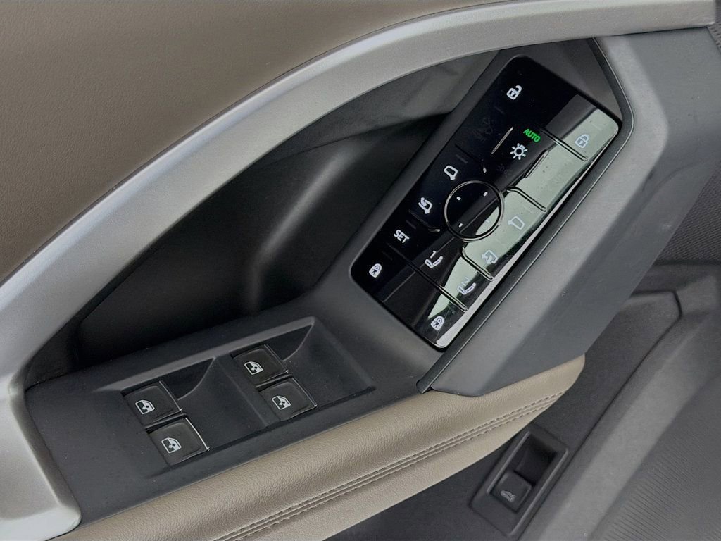 Certified 2025 Audi Q5 Premium w/ Convenience Package image 18