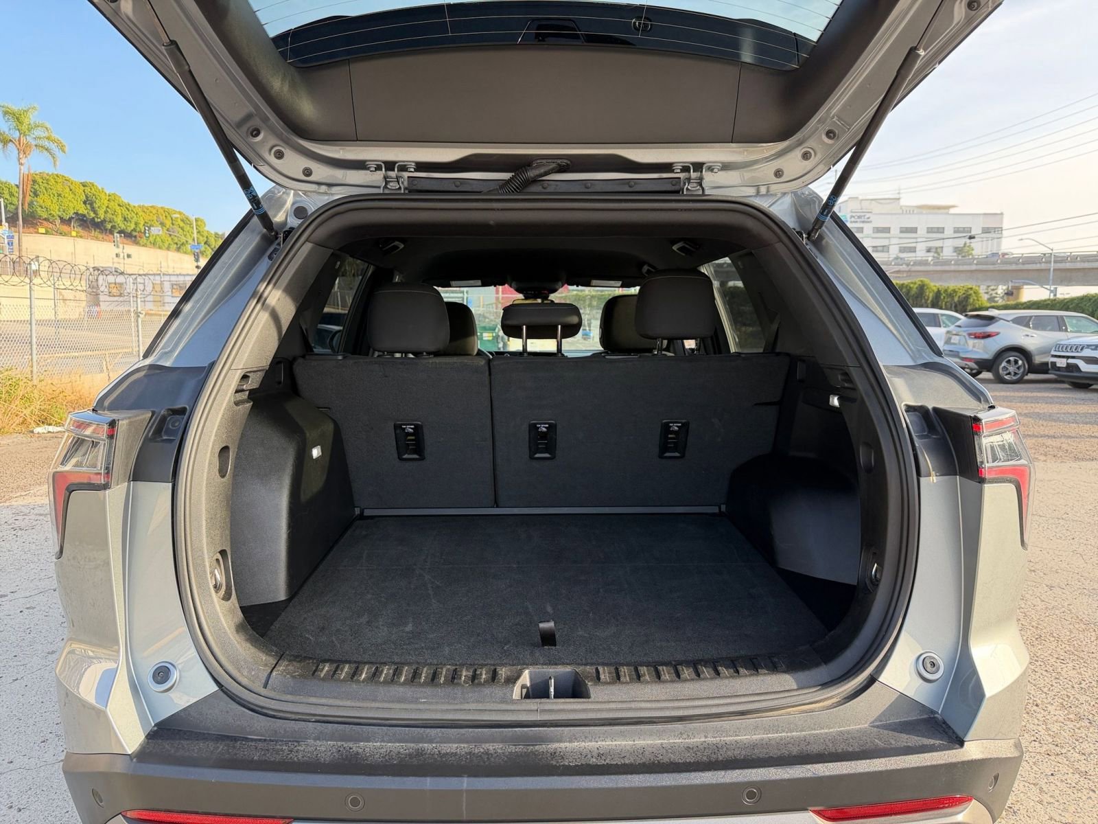 Used 2025 Chevrolet Equinox LT image 30