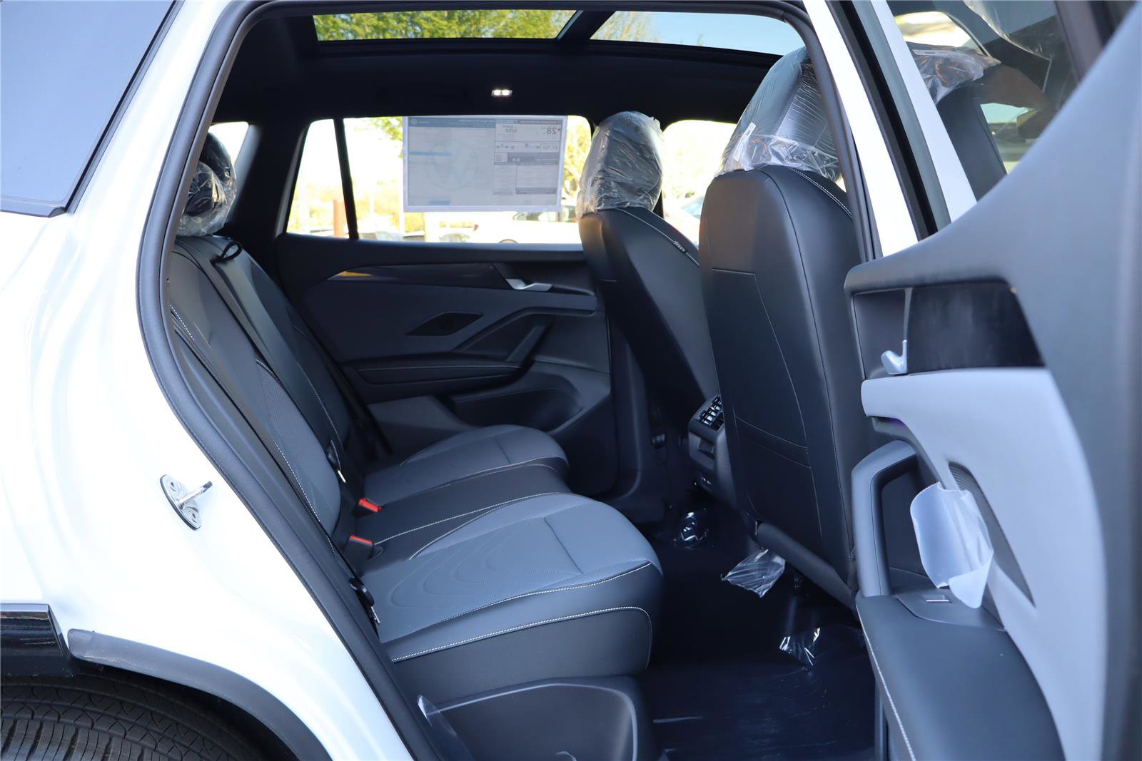 New 2026 Volkswagen Tiguan SE R-Line FWD image 28