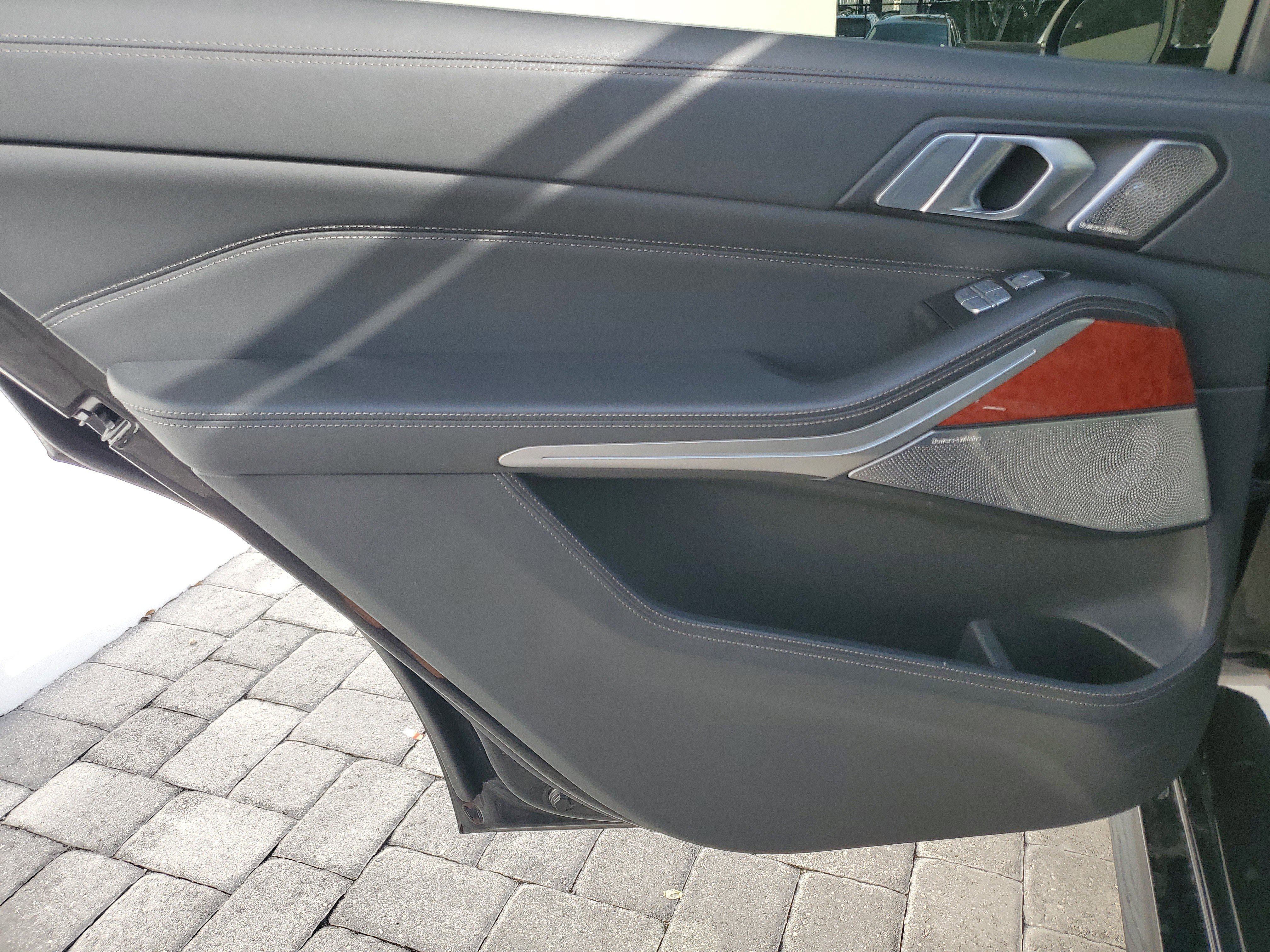Used 2022 BMW ALPINA XB7 image 11