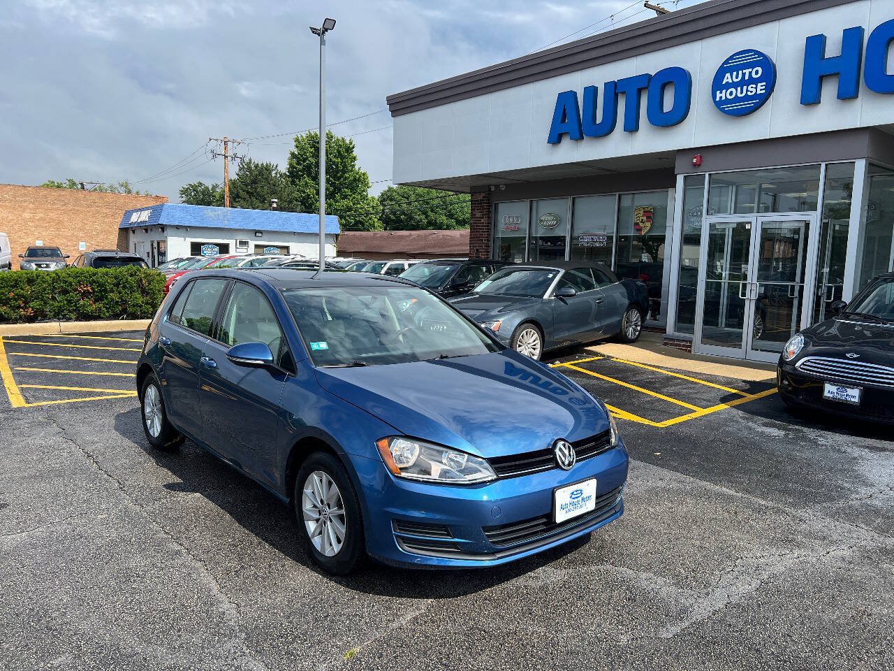 Used 2015 Volkswagen Golf S FWD image 3