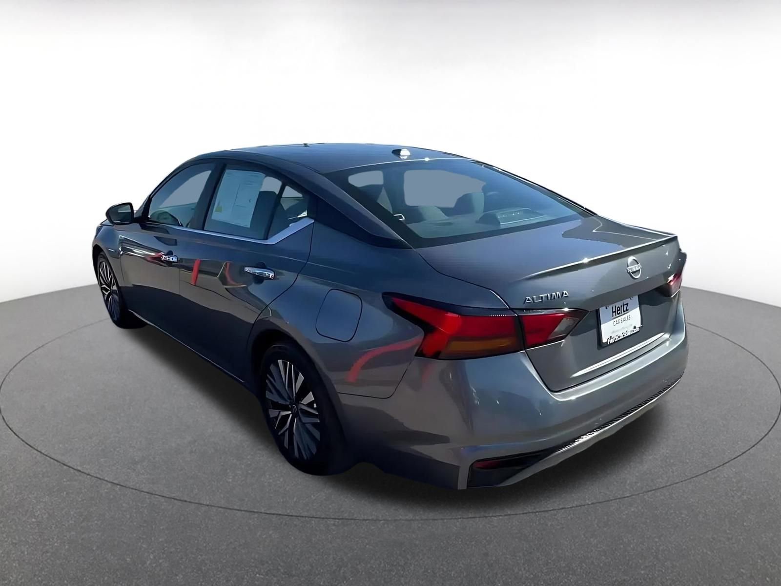 Used 2025 Nissan Altima 2.5 SV image 11