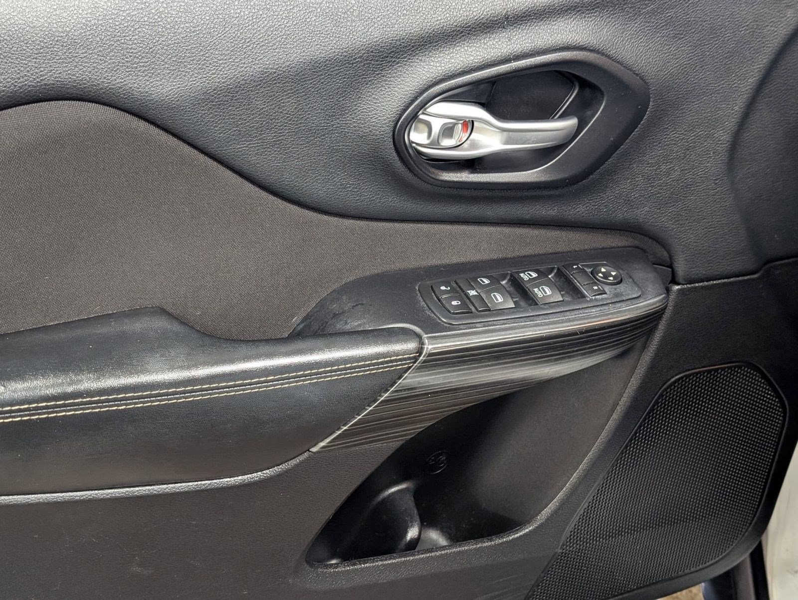 Used 2016 Jeep Cherokee Latitude image 14