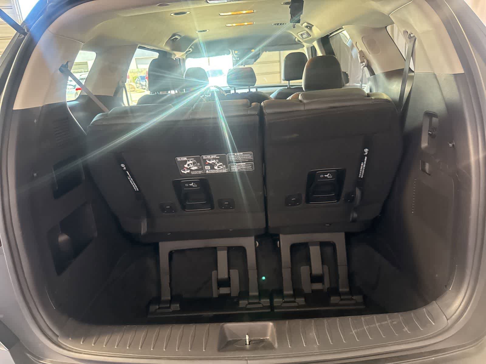 Used 2026 Kia Carnival LXS FWD image 16