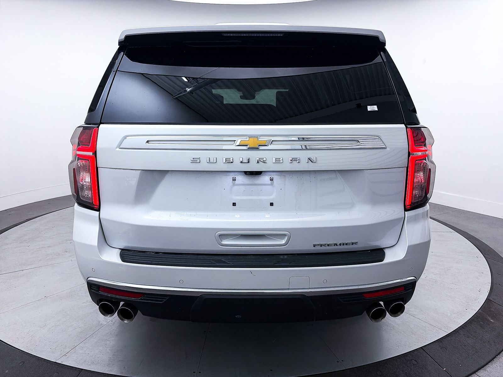 Used 2023 Chevrolet Suburban Premier w/ Premium Package image 17