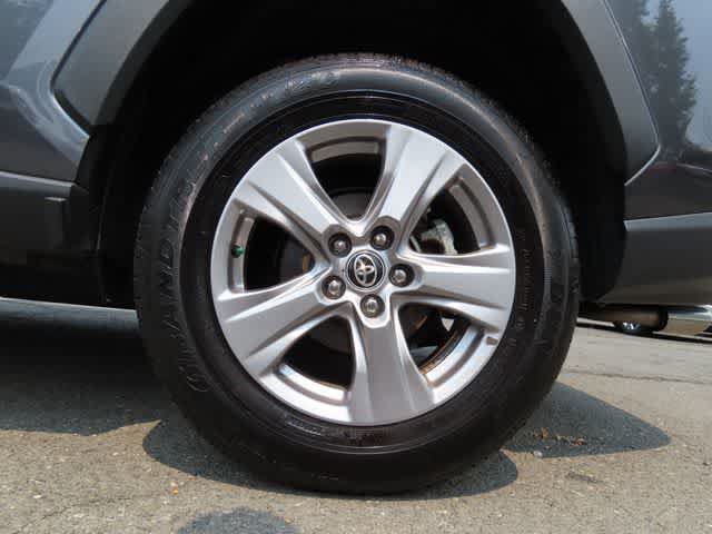Used 2025 Toyota RAV4 XLE AWD/4WD image 9