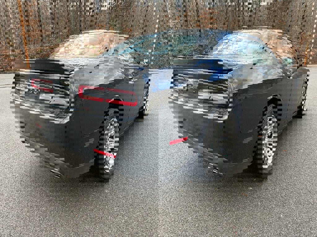 Used 2021 Dodge Challenger SXT image 3