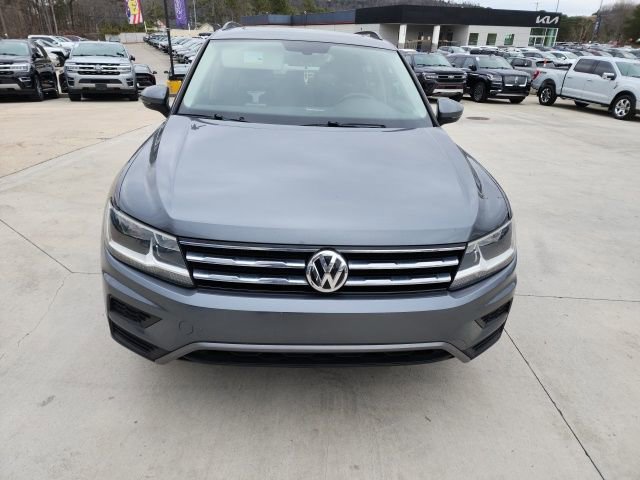 Used 2020 Volkswagen Tiguan SE w/ Panoramic Sunroof Package image 2