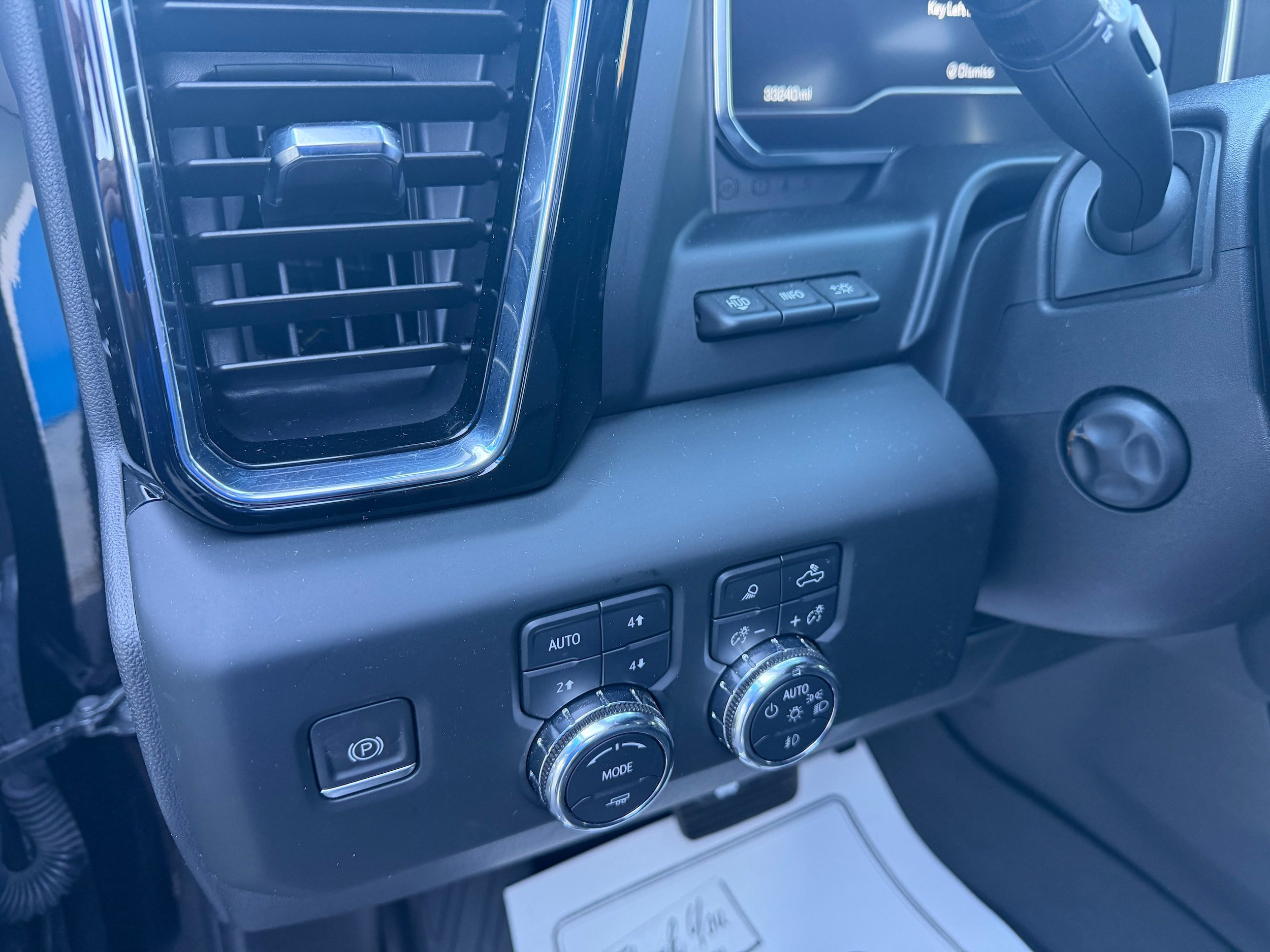 Used 2024 GMC Sierra 1500 Denali w/ Technology Package AWD/4WD image 15