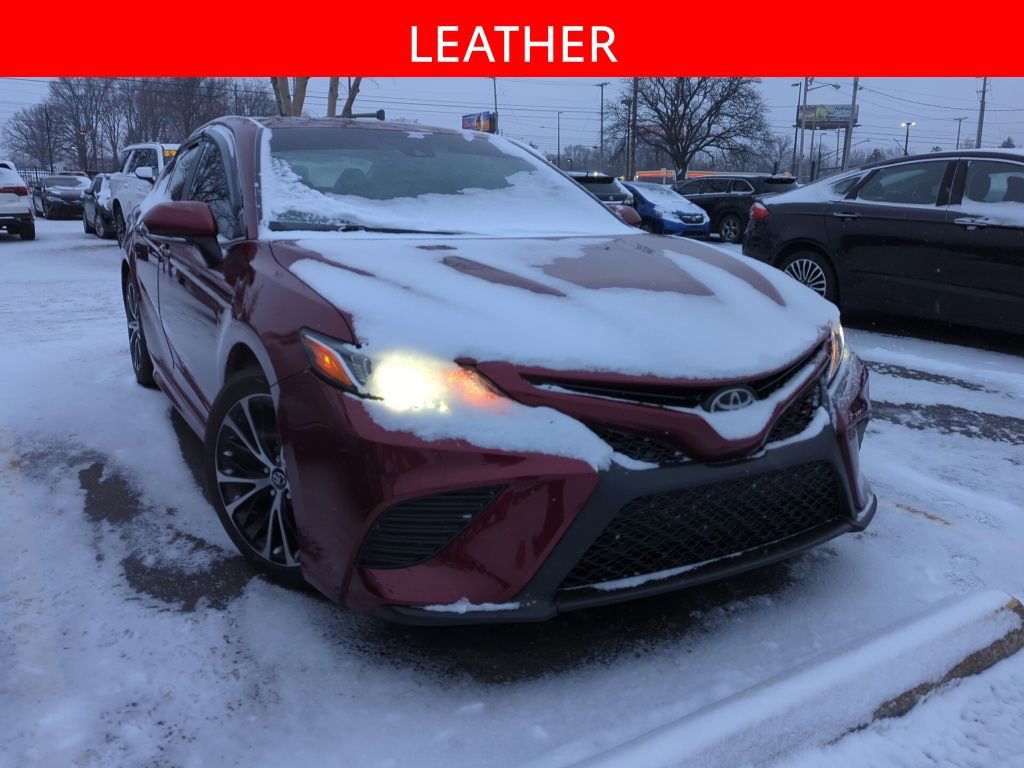 Used 2018 Toyota Camry SE w/ Moonroof Package image 3