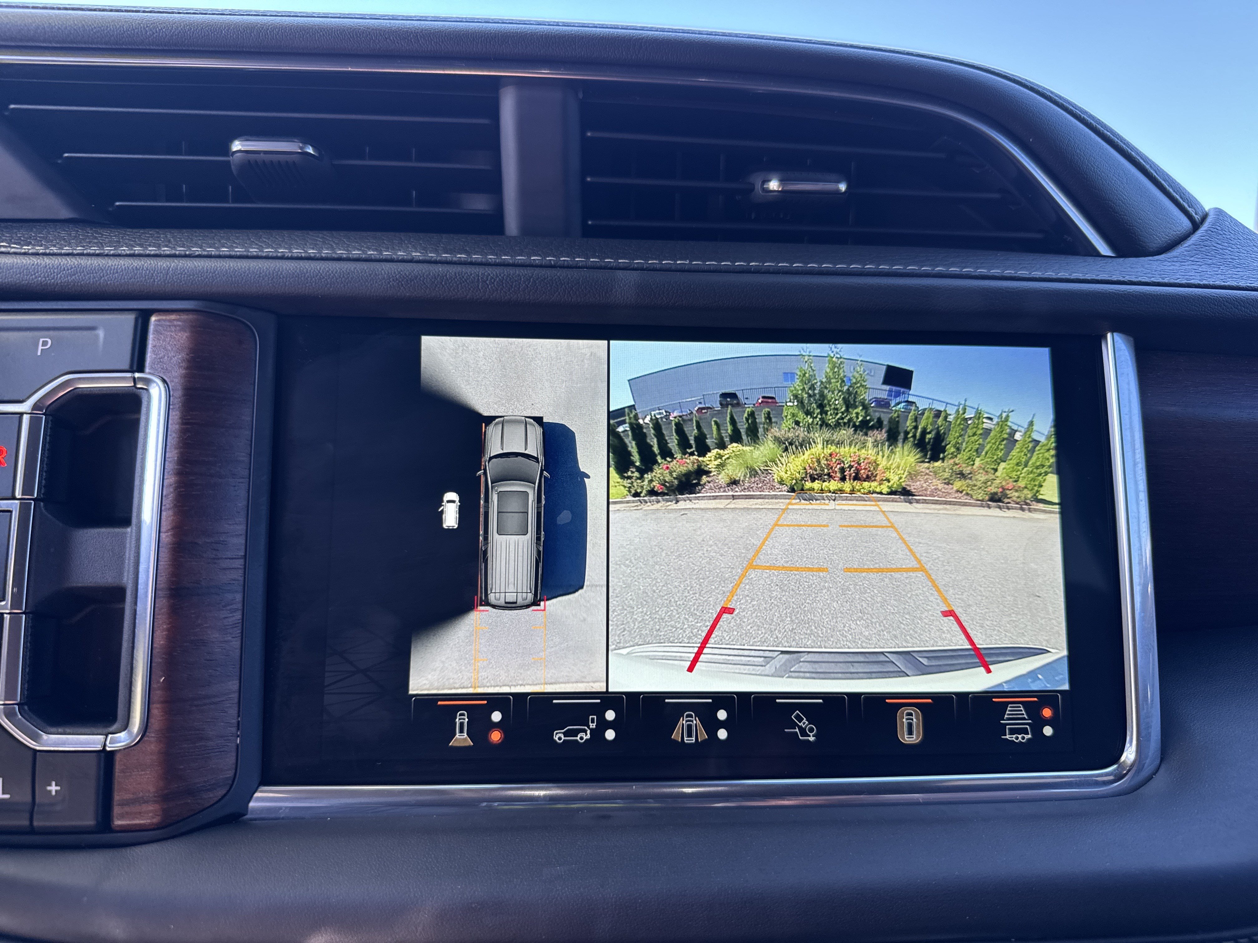 Used 2023 GMC Yukon XL Denali Ultimate w/ LPO, Floor Liner Package AWD/4WD image 26