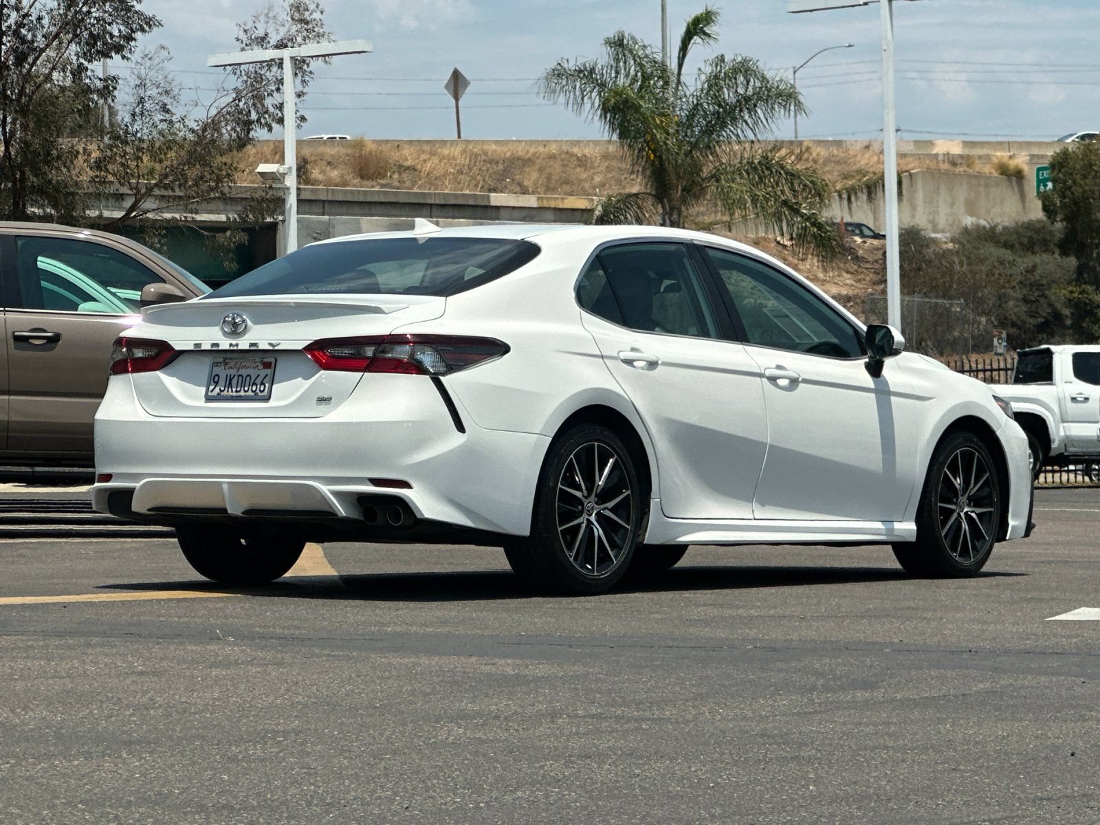 Used 2024 Toyota Camry SE FWD image 5