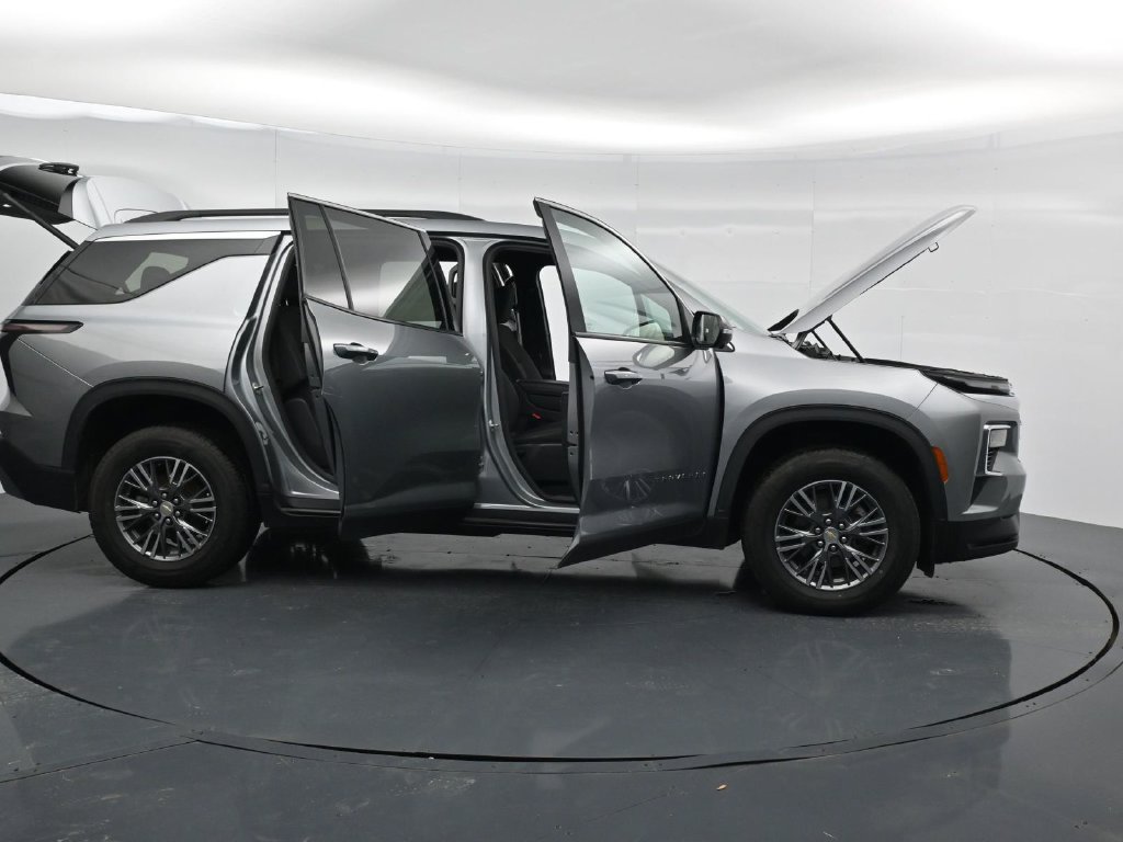 Used 2024 Chevrolet Traverse LT FWD image 41