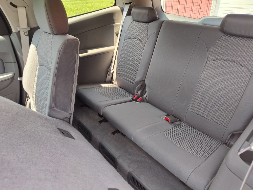 Used 2011 Chevrolet Traverse LS FWD image 7