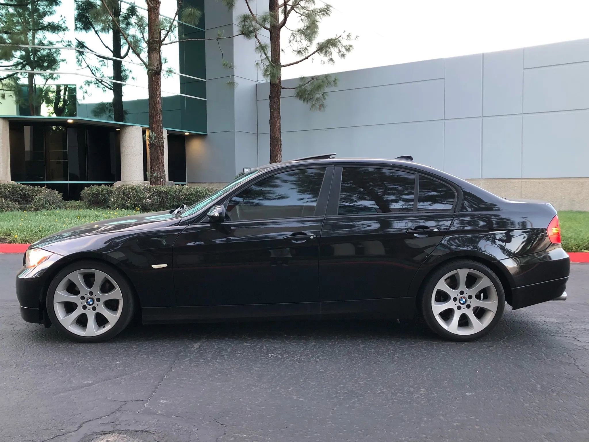 Used 2006 BMW 330i Sedan RWD image 8