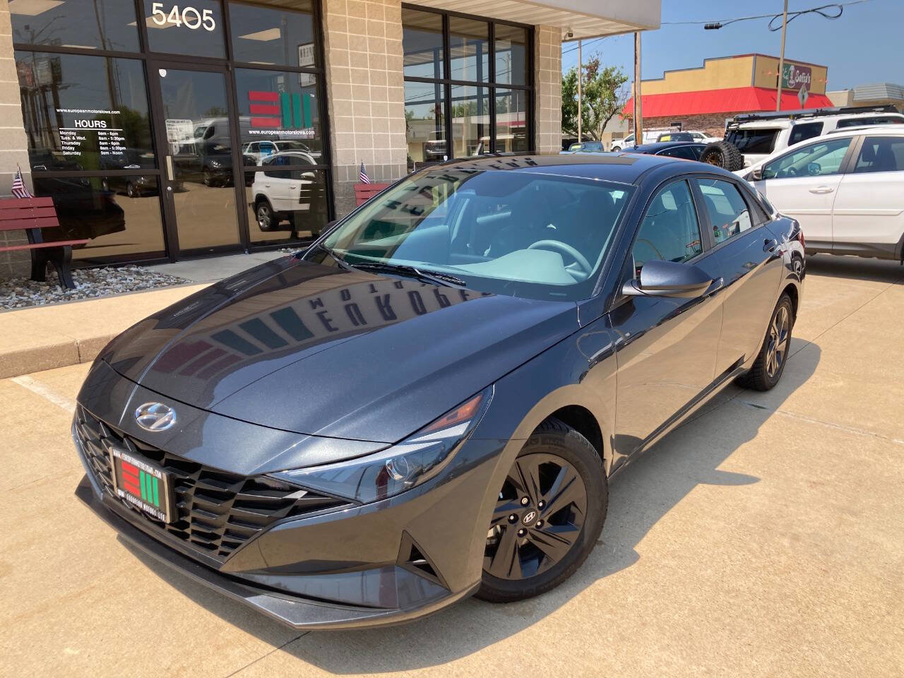 Used 2023 Hyundai Elantra SEL image 2