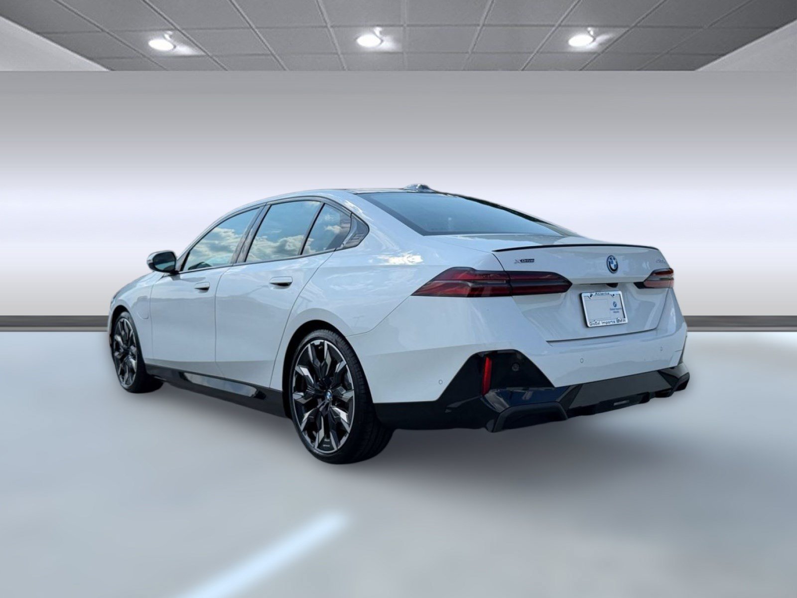 New 2027 BMW 550e xDrive AWD/4WD image 3