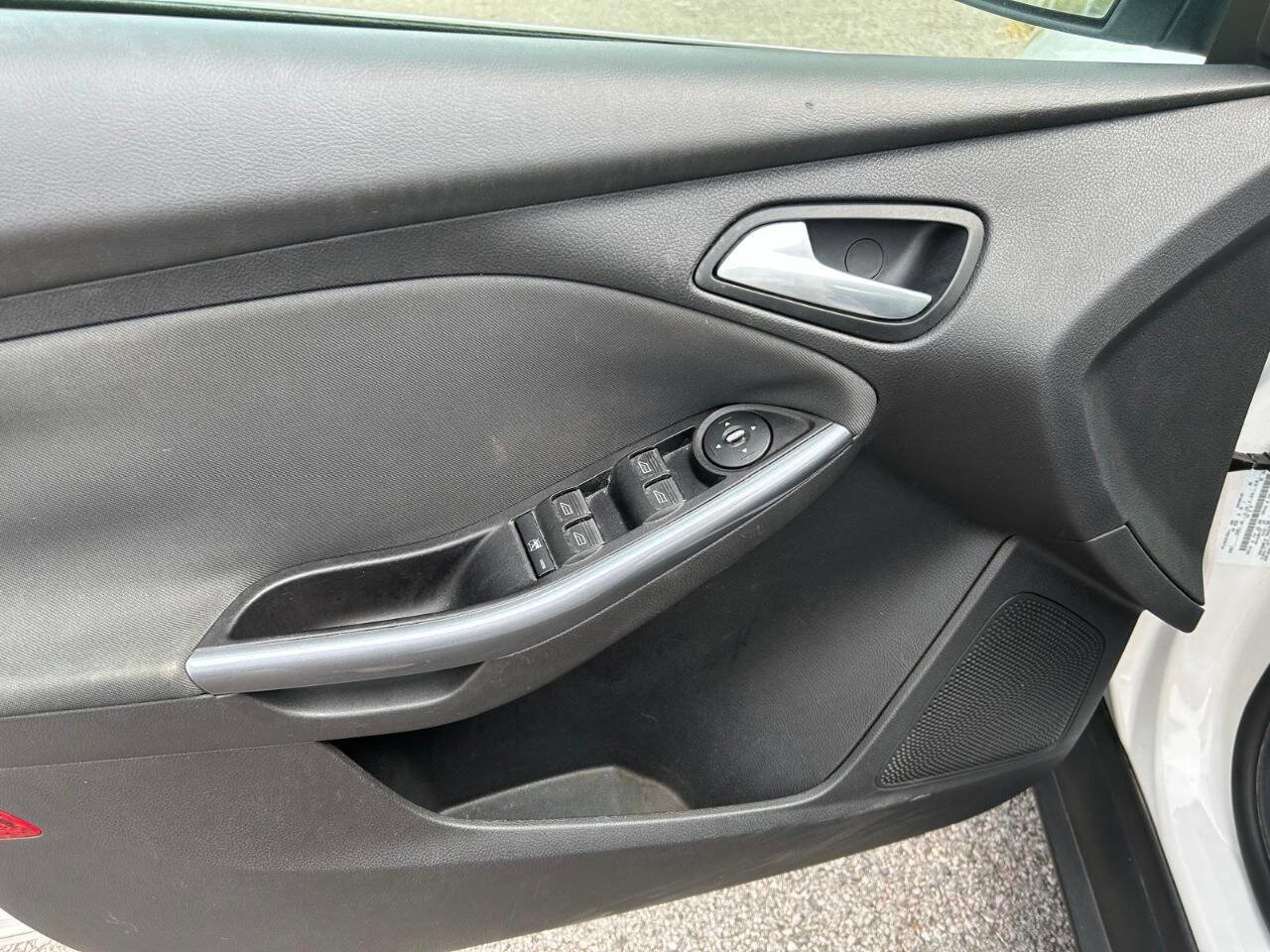 Used 2012 Ford Focus Titanium image 22