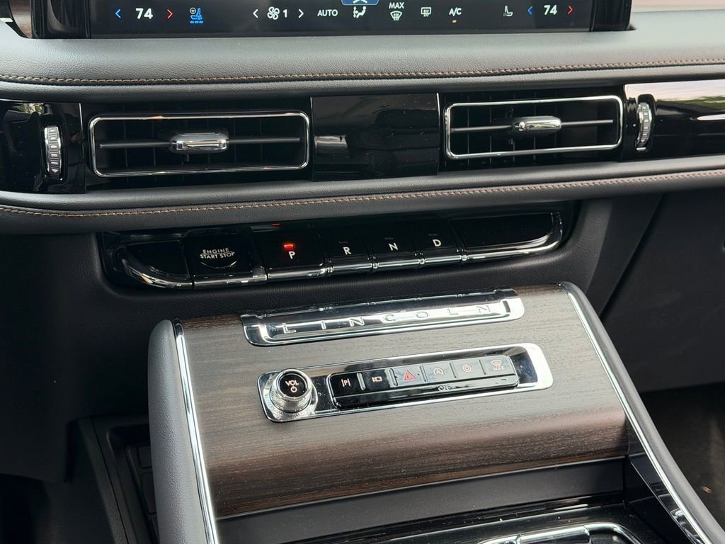 New 2026 Lincoln Aviator Reserve w/ Luxury Package AWD/4WD image 17