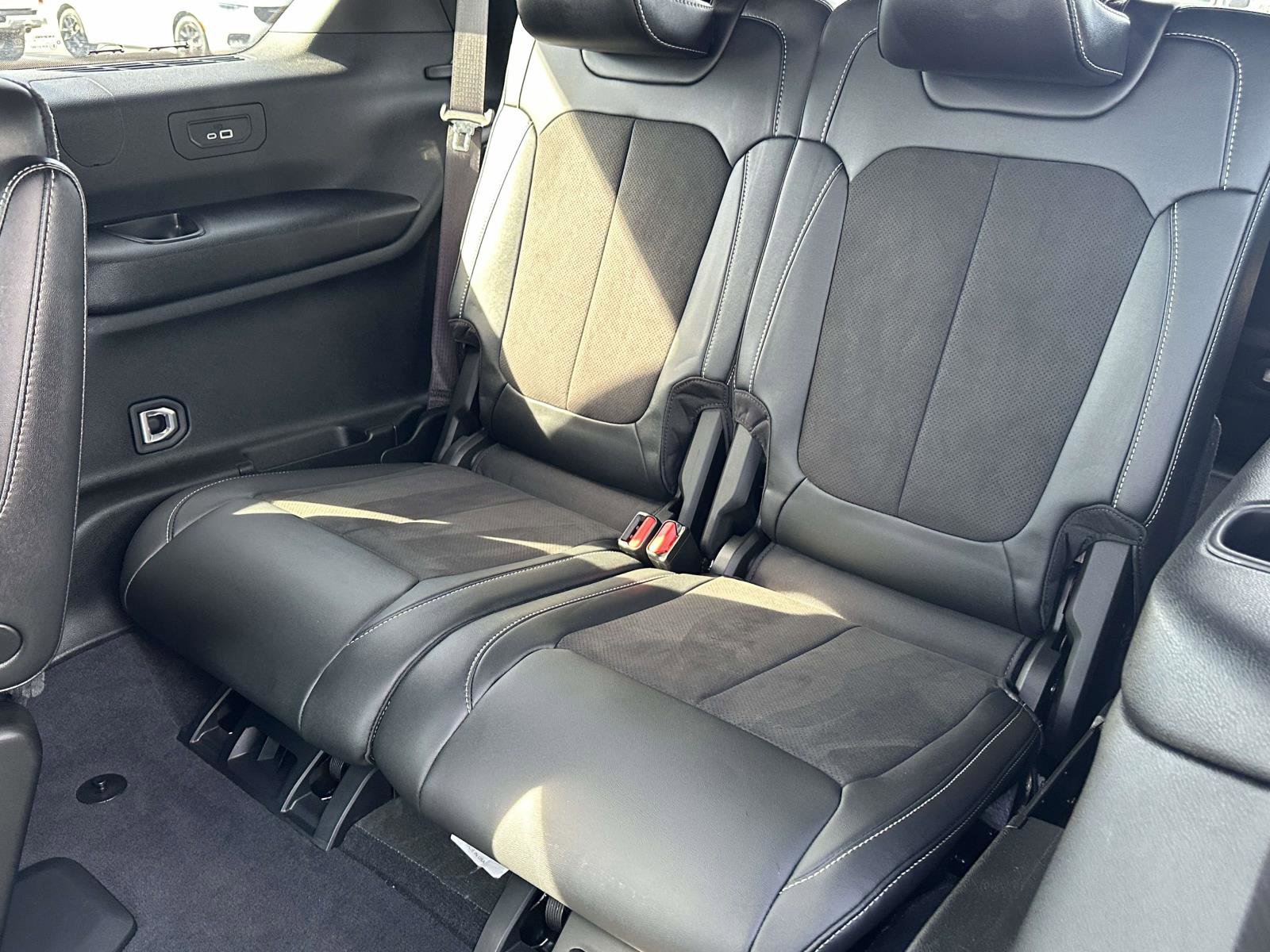 Used 2023 Jeep Grand Cherokee L Laredo image 10