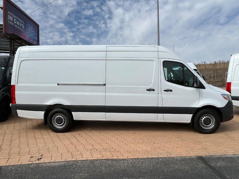 Used 2024 Mercedes-Benz Sprinter 2500 image 2