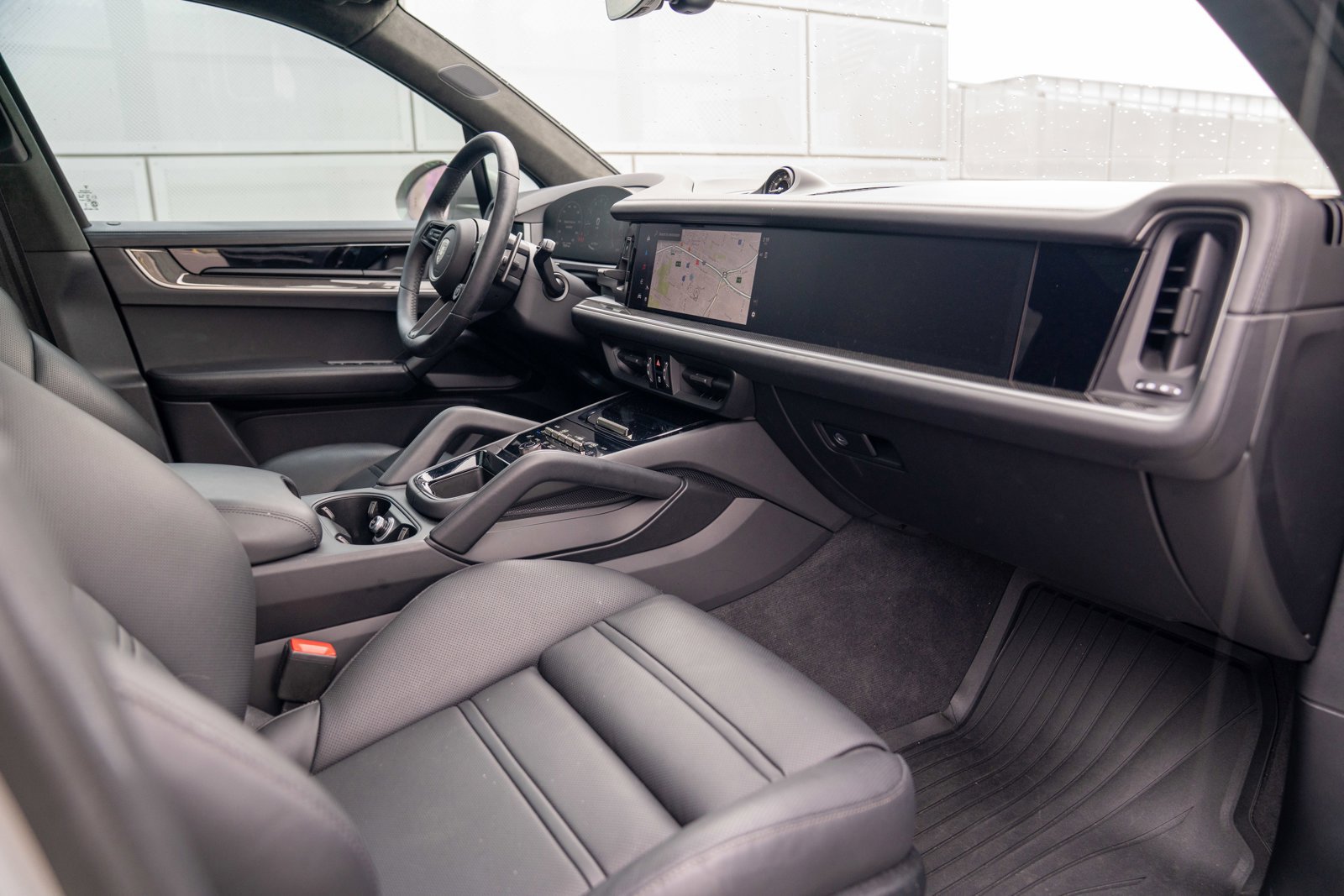 Certified 2025 Porsche Cayenne Turbo AWD/4WD image 25