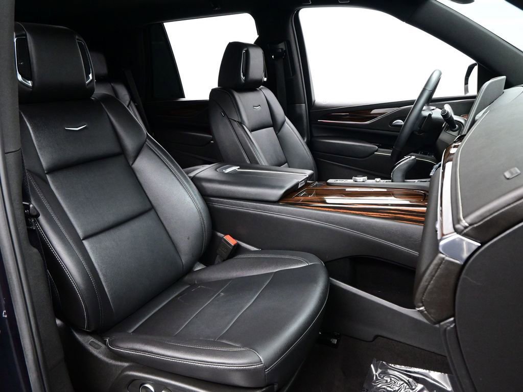Used 2024 Cadillac Escalade Luxury RWD image 12