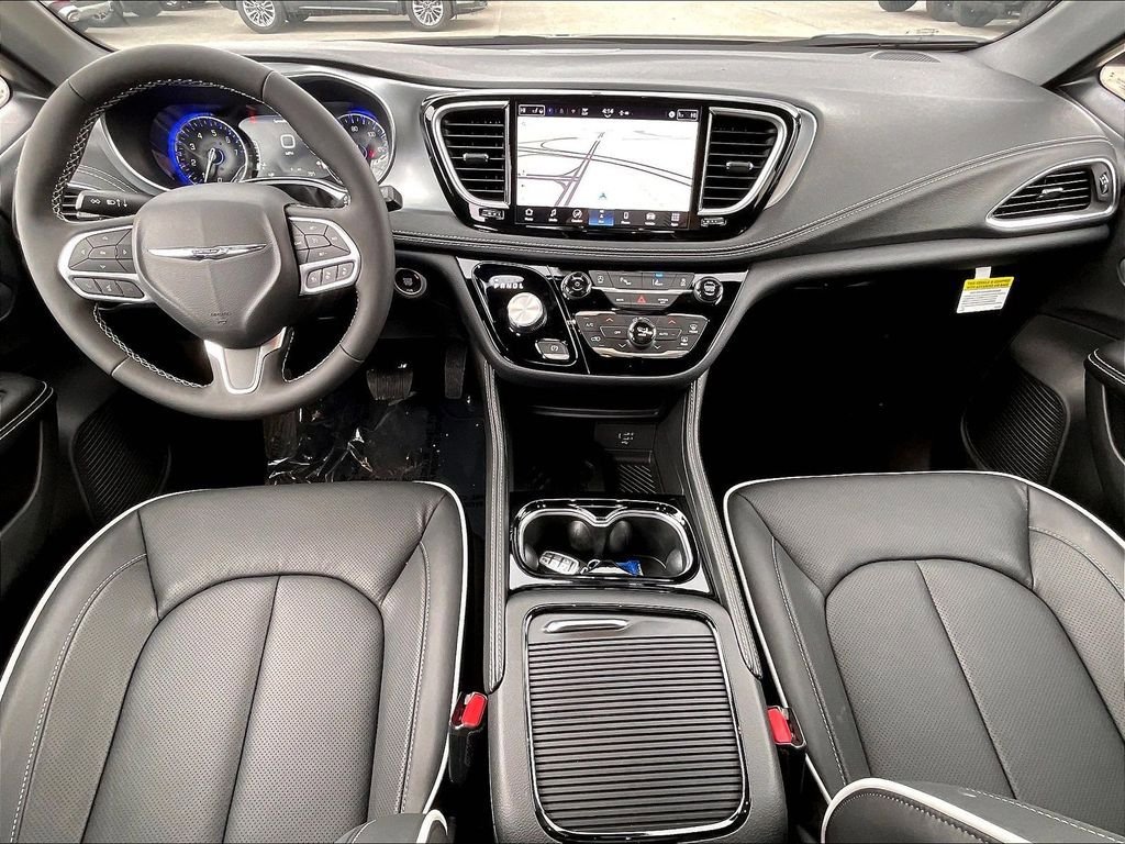 New 2026 Chrysler Pacifica Limited AWD/4WD image 12