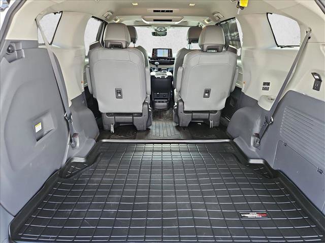 Used 2023 Toyota Sienna Limited AWD/4WD image 6