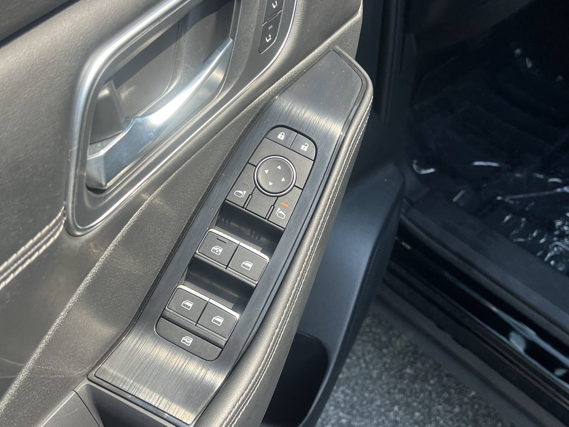 Certified 2025 Nissan Rogue Platinum FWD image 18