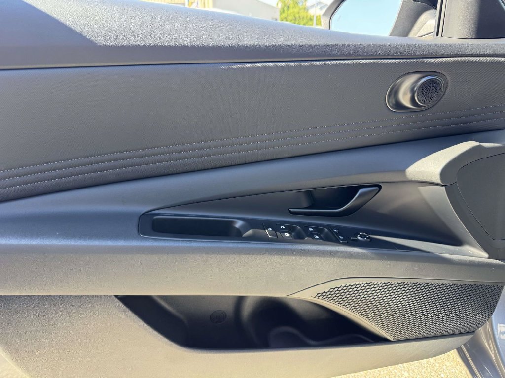 Used 2026 Hyundai Elantra SEL Sport Premium FWD image 16