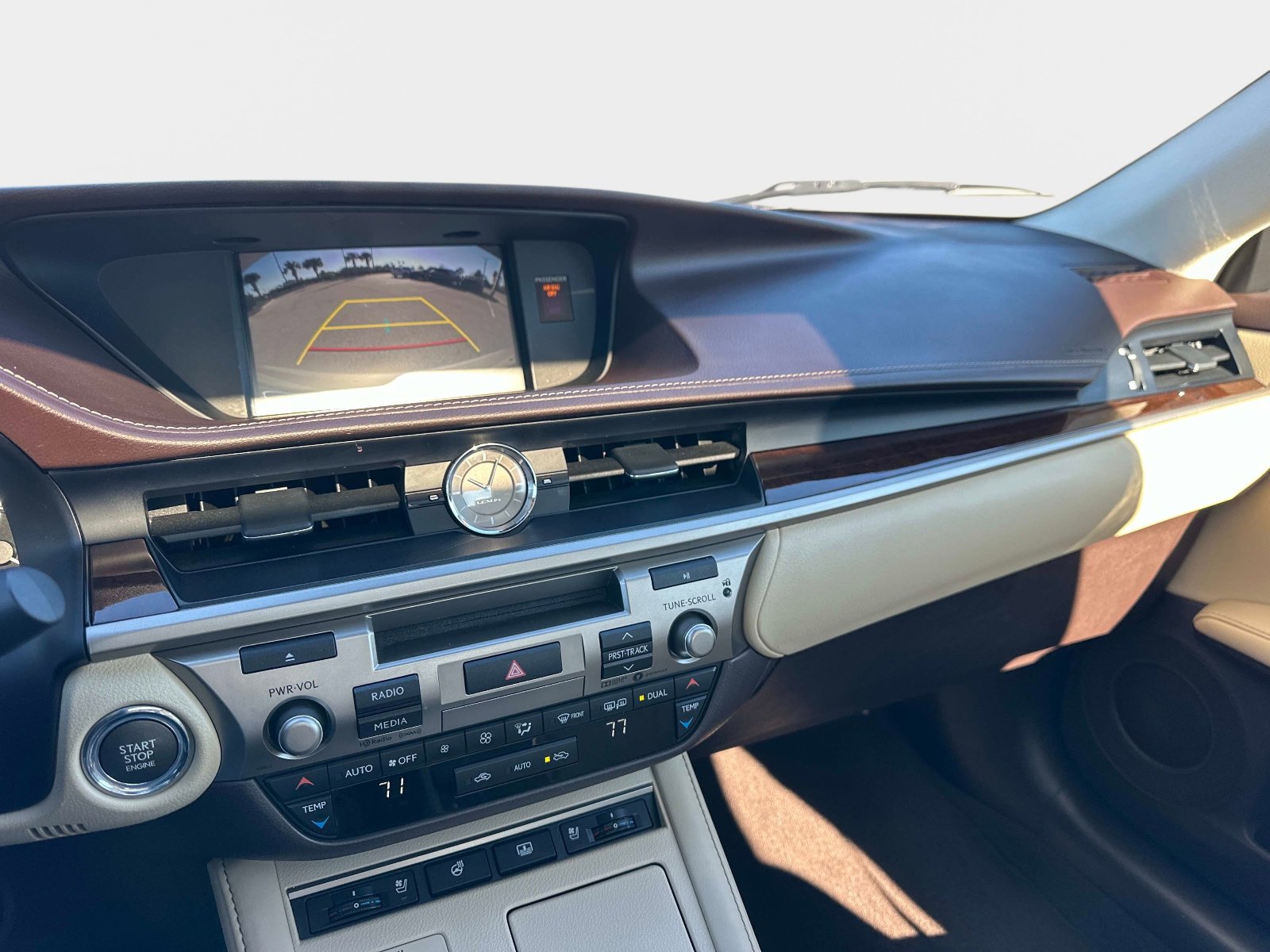 Used 2018 Lexus ES 350 w/ Luxury Package w/Wood Trim image 22