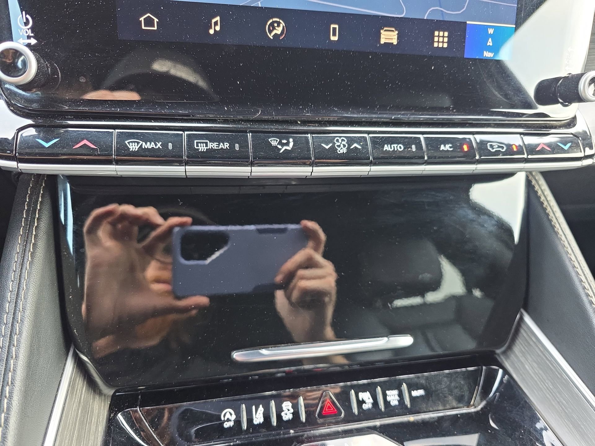 Used 2024 Jeep Wagoneer L Series II RWD image 23